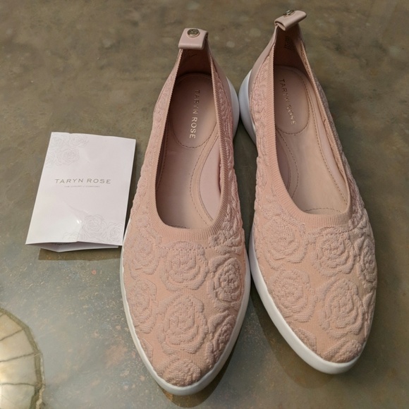 Taryn Rose Shoes - NWOT Taryn Rose daisy knit sneaker